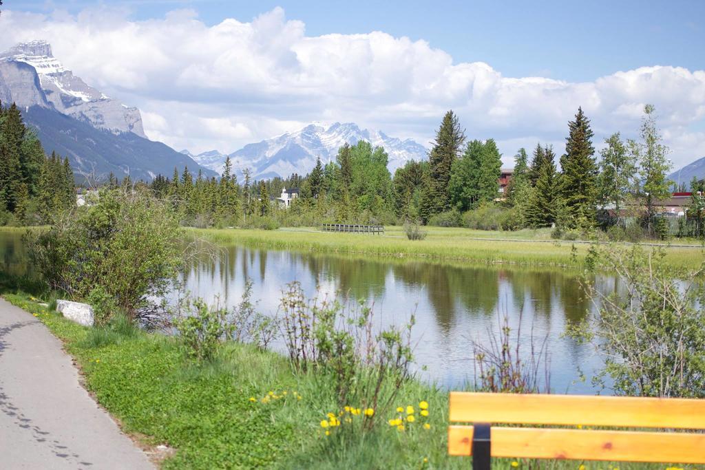 Luxury Canmore Vacations Apartment Exterior photo